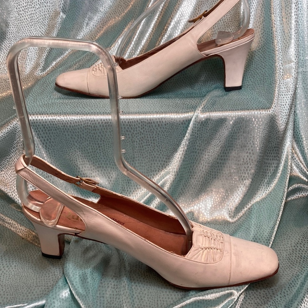 Vintage 60’s off white sling backs. Leather upper &‎ sole. 3 size 6m